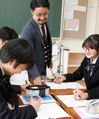 数学科　秦　洋輔 先生